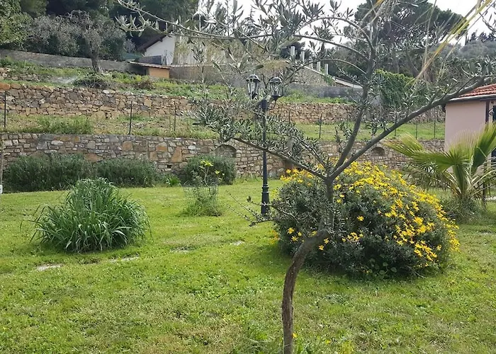 Nyaraló Lazzarini Rosella *