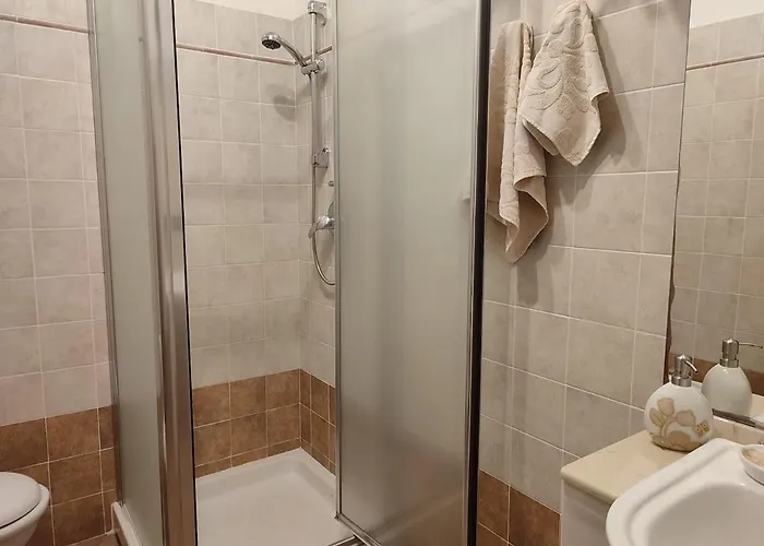 Nyaraló Lazzarini Rosella *