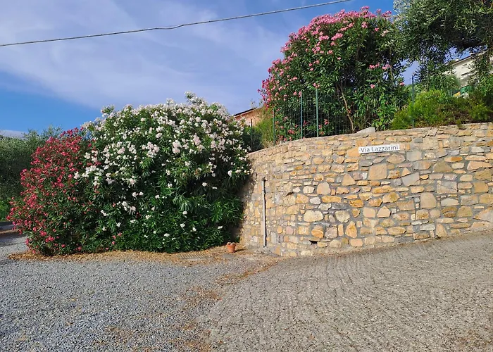 Nyaraló Lazzarini Rosella