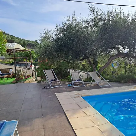 Lazzarini Rosella 度假居 *